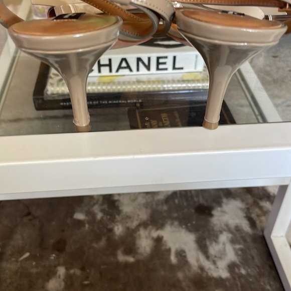 Woman’s heels - Picture 4 of 4